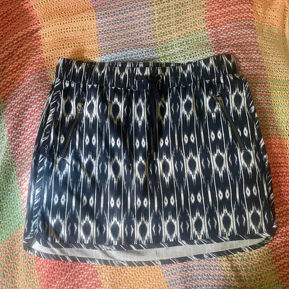 Athleta Skirt/Skort with mesh shorts